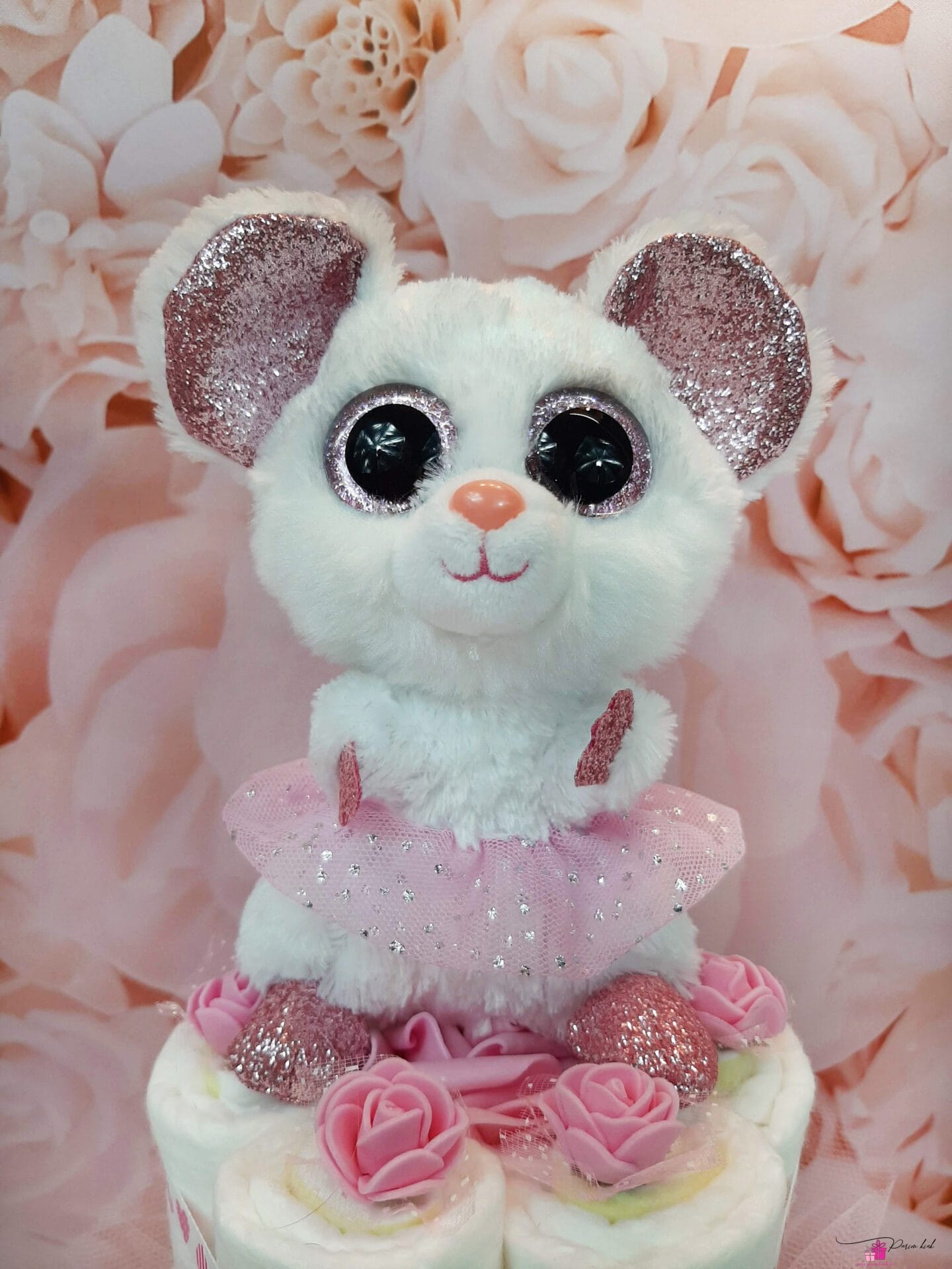 roosa väike mähkmetort hiirega