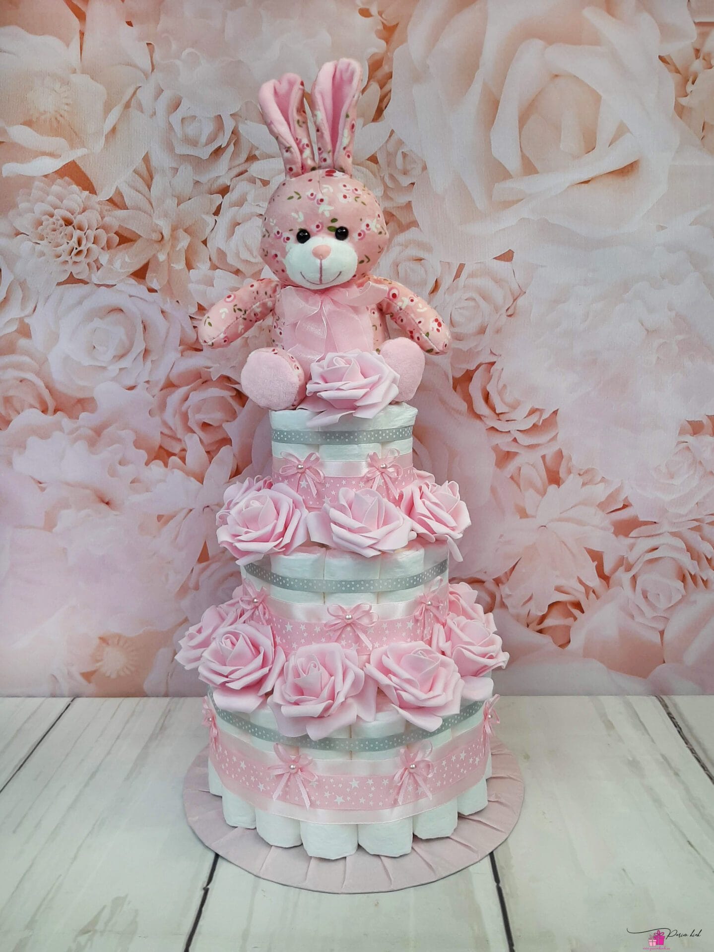 Heleroosa mähkmetort Jänesega 3