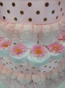 Roosa-Kuldne mähkmetort jänesega