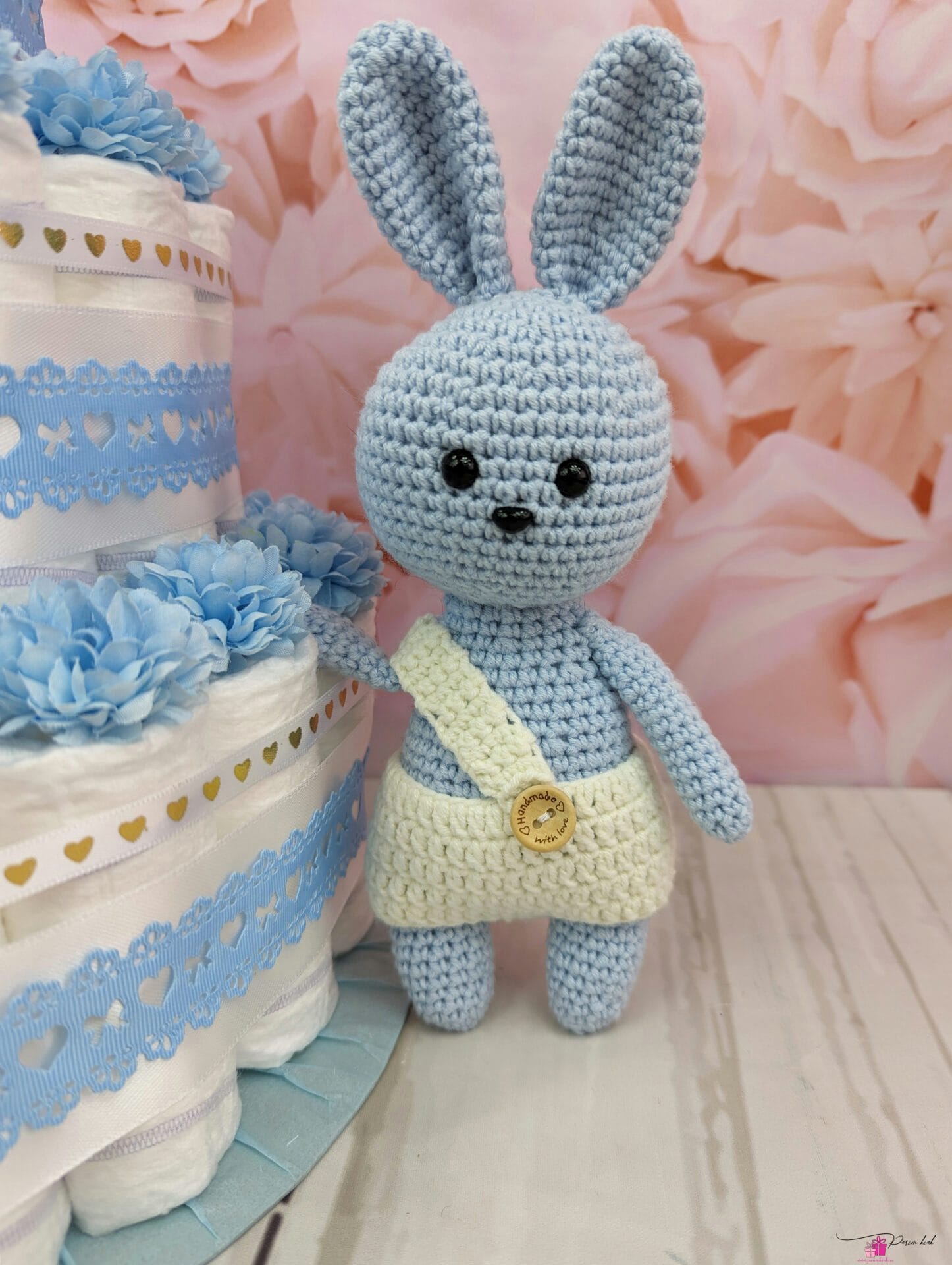 Helesinine mähkmetort amigurumiga