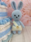 Helesinine mähkmetort amigurumiga