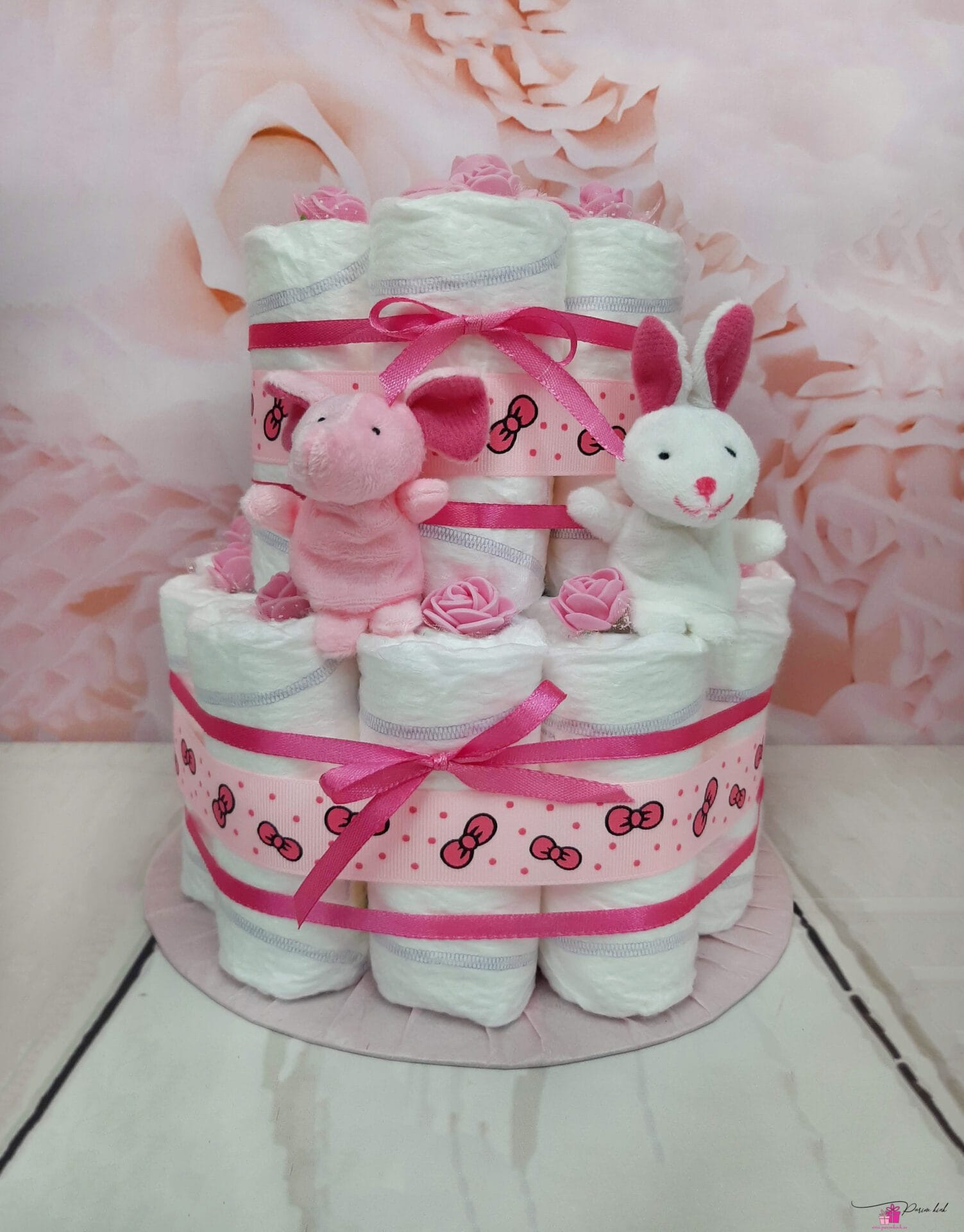 Roosa mähkmetort näpunukkudega