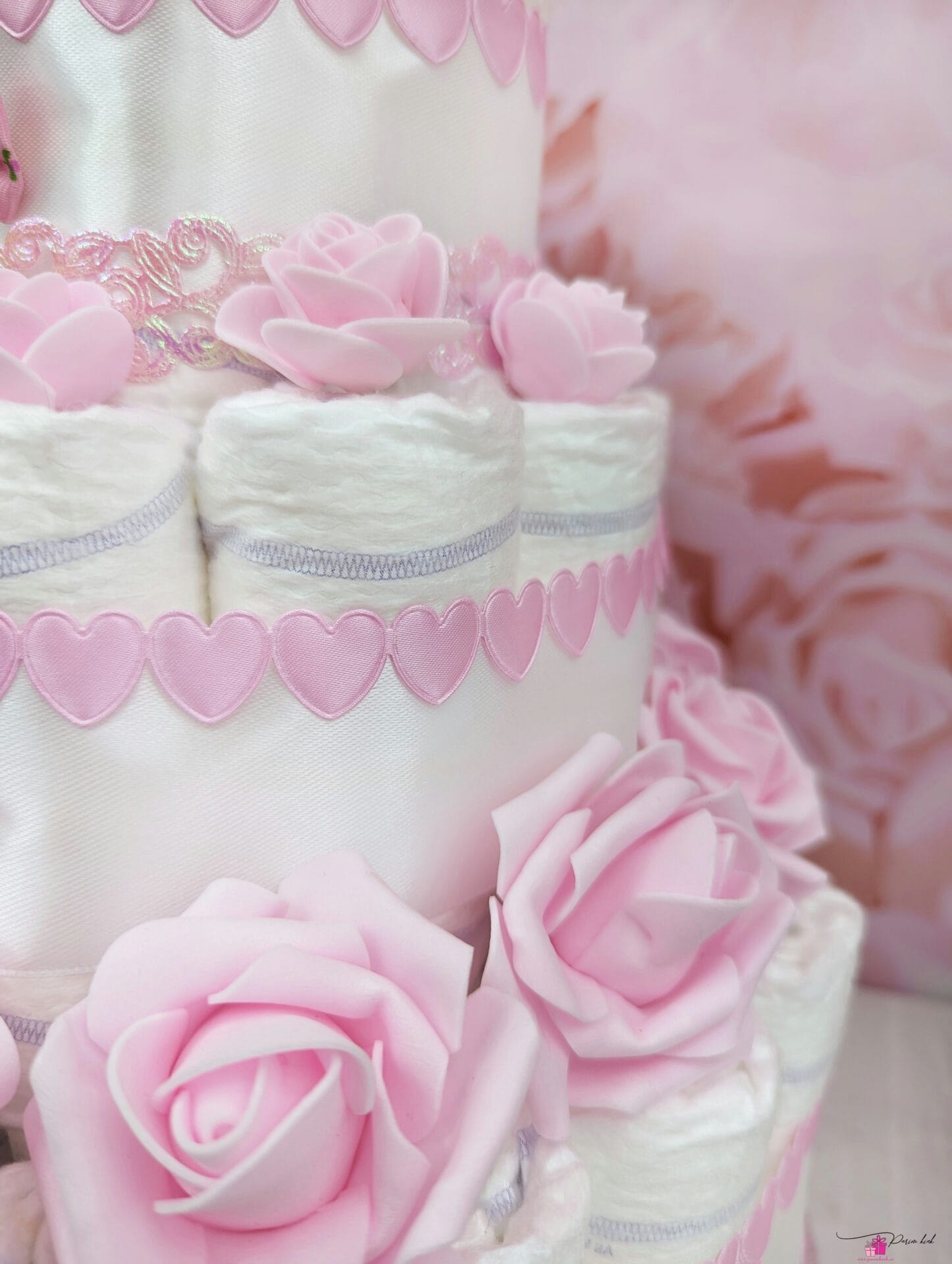 heleroosa mähkmetort ükssarvikuga