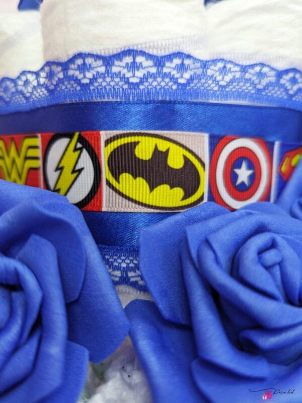 Tumesinine mähkmetort superkangelane