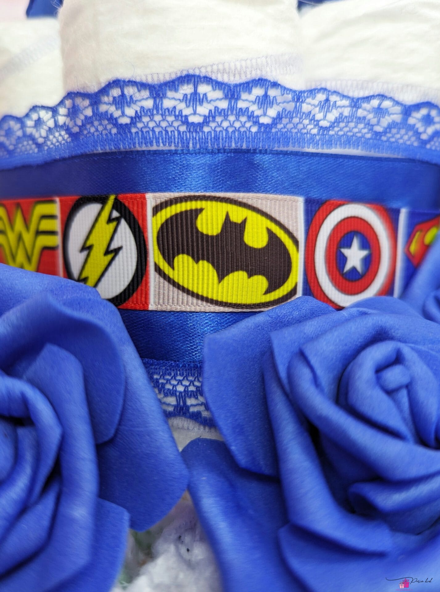 Tumesinine mähkmetort superkangelane