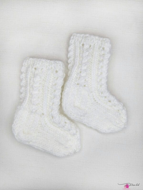 valged pitssokid beebile 1