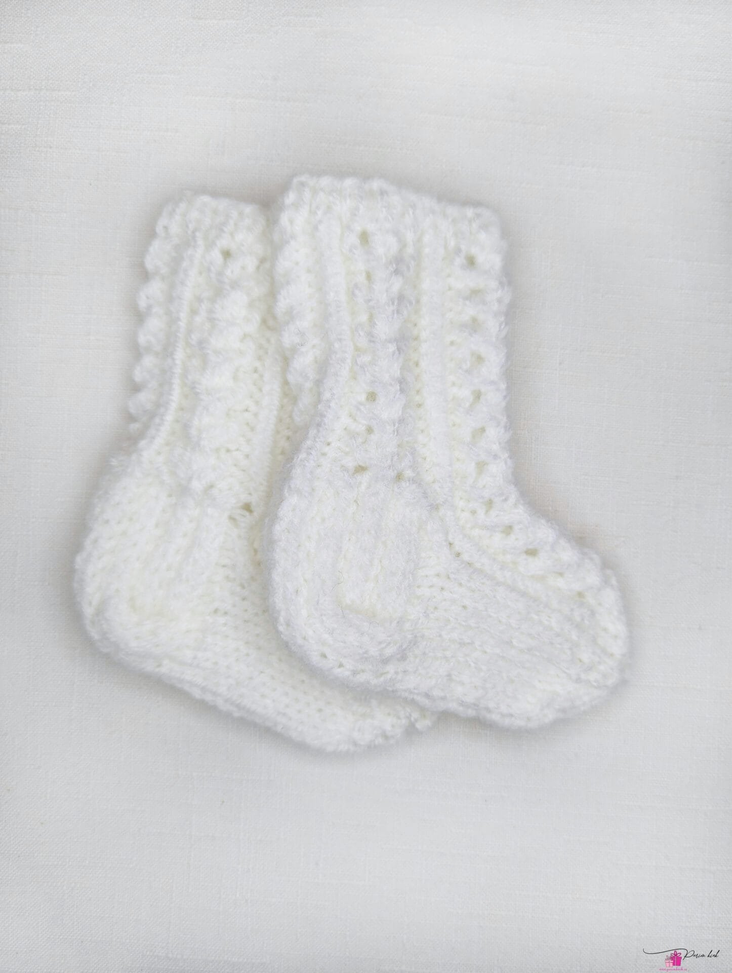 valged pitssokid beebile