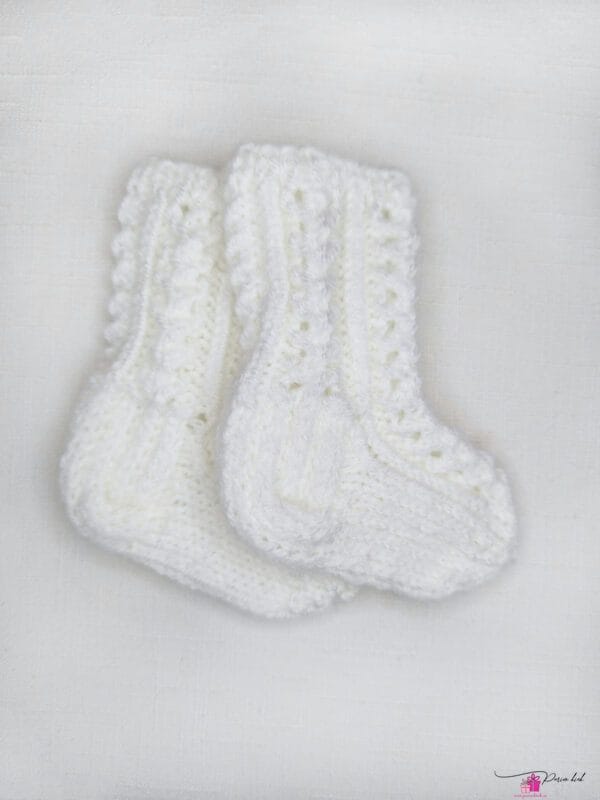 valged pitssokid beebile