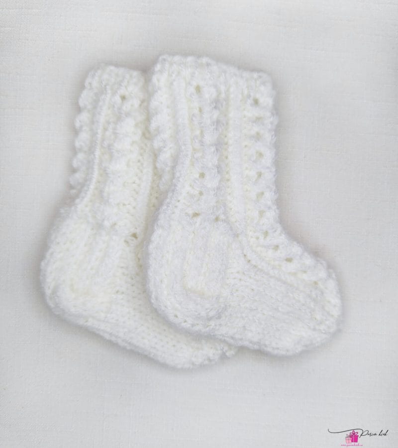 valged pitssokid beebile