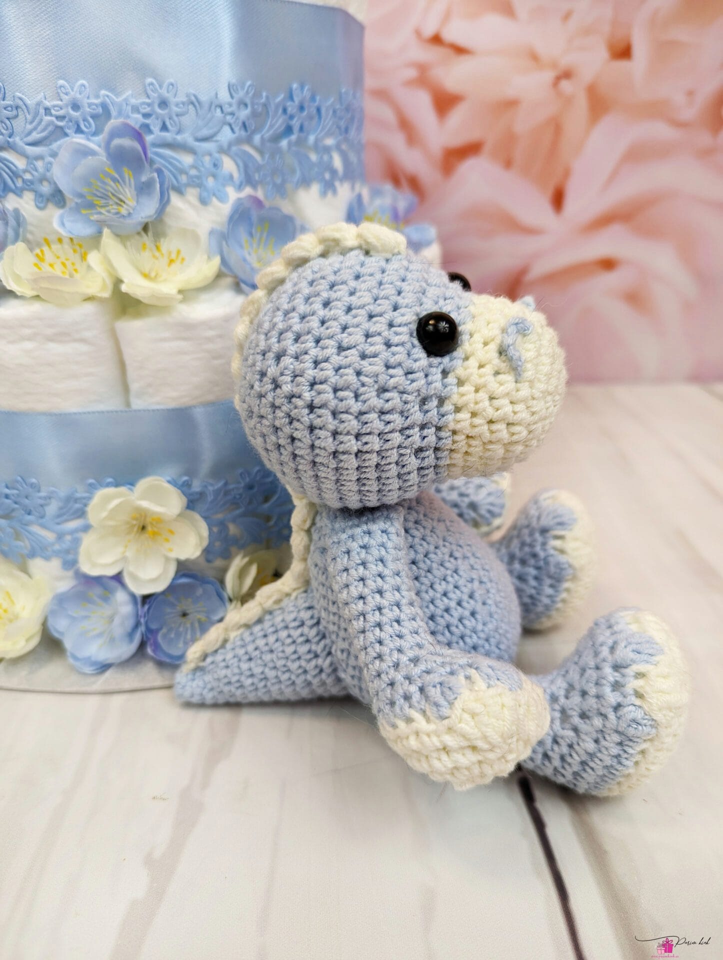 sinine mähkmetort käsitöö draakoniga 1