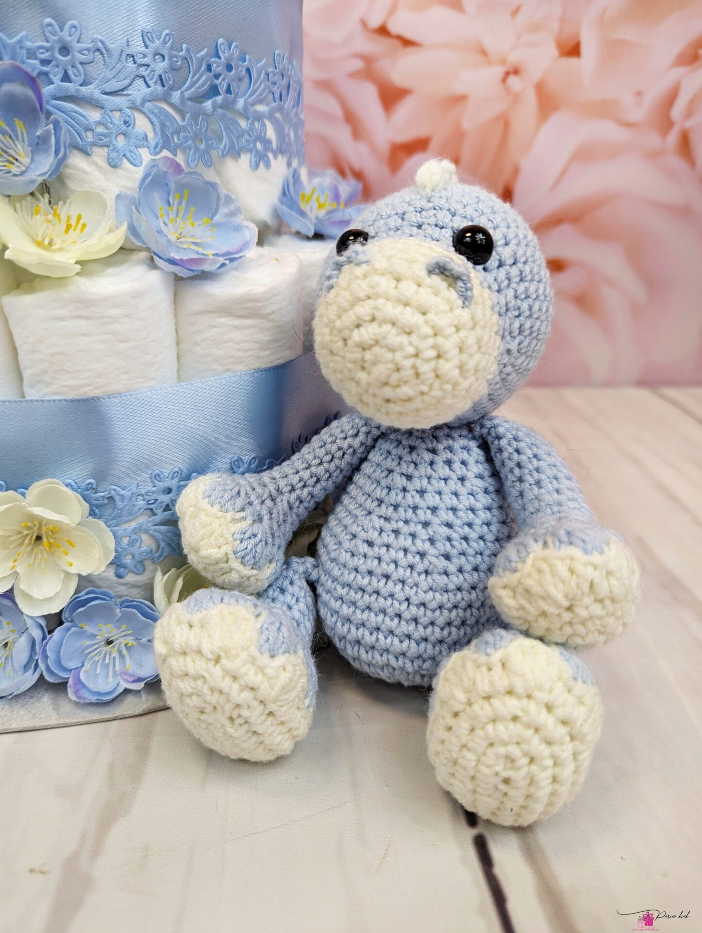 sinine mähkmetort käsitöö draakoniga 2