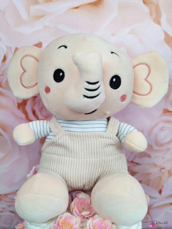 heleroosa mähkmetort elevandiga 2