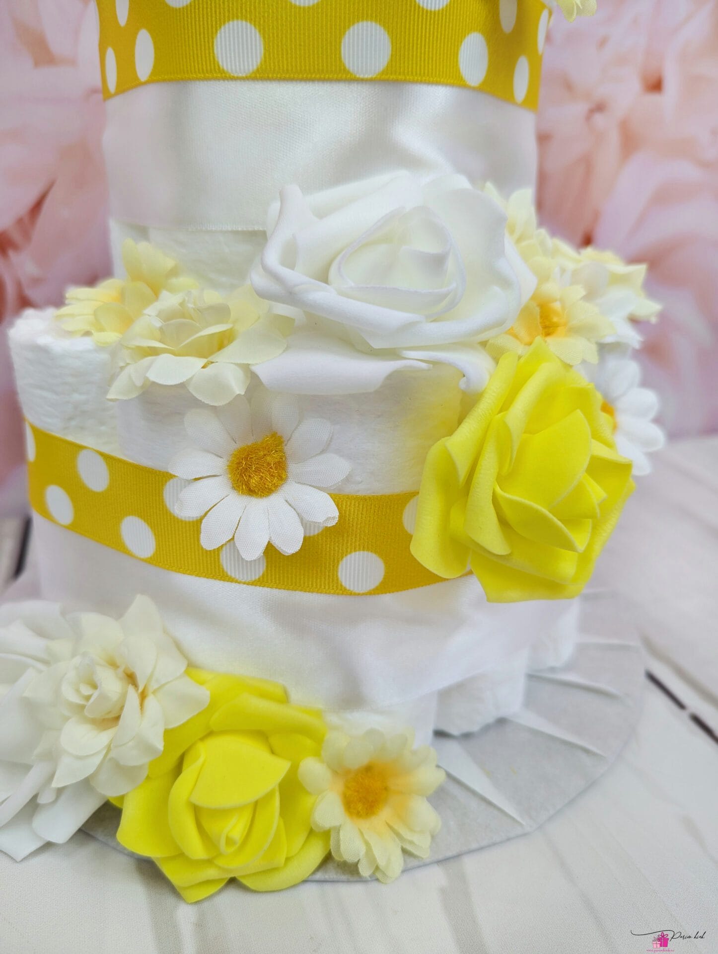 kollane väike mähkmetort amigurumiga 3