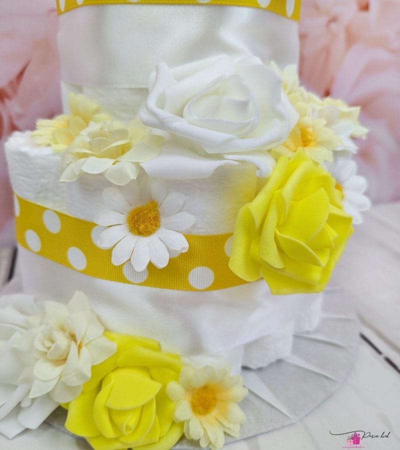 kollane väike mähkmetort amigurumiga 3 kollane väike mähkmetort amigurumiga 3