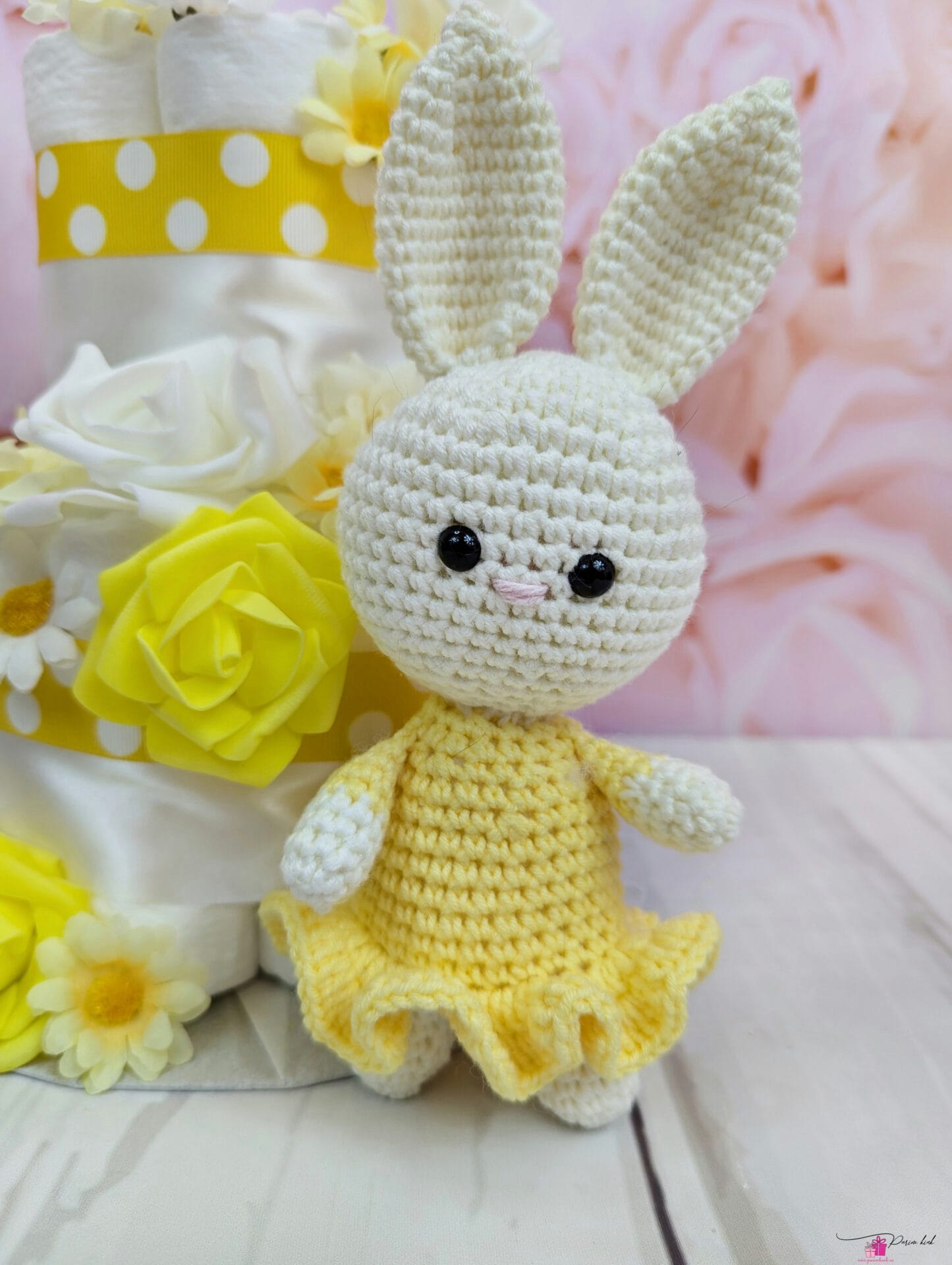 kollane väike mähkmetort amigurumiga 4