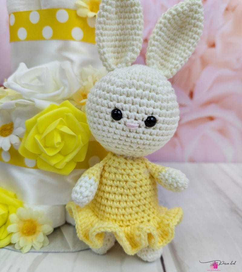 kollane väike mähkmetort amigurumiga 4 kollane väike mähkmetort amigurumiga 4