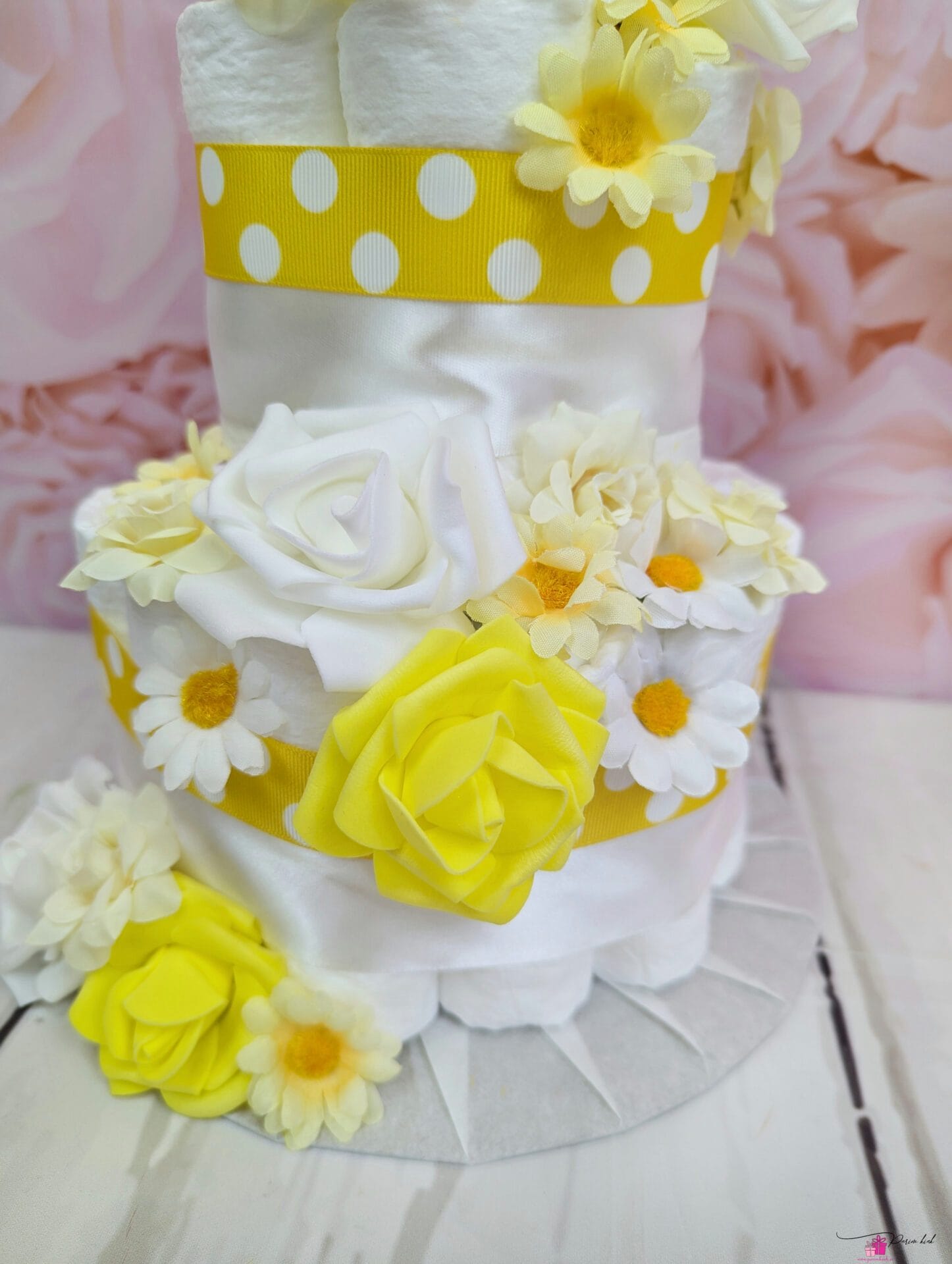 kollane väike mähkmetort amigurumiga 6