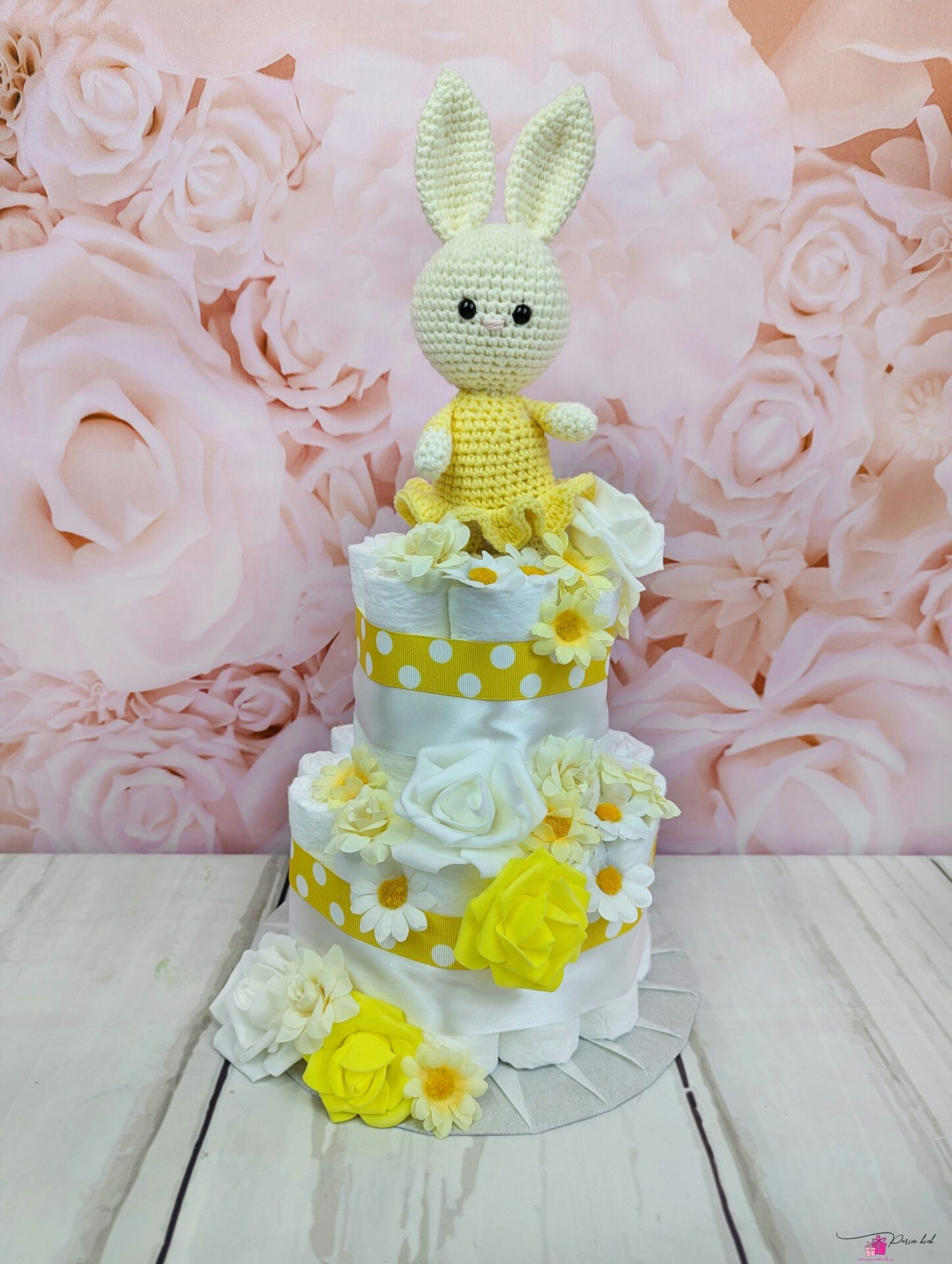 kollane väike mähkmetort amigurumiga 8