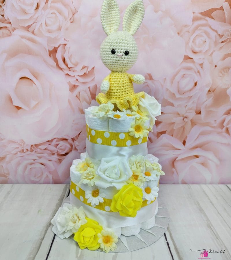 kollane väike mähkmetort amigurumiga 8