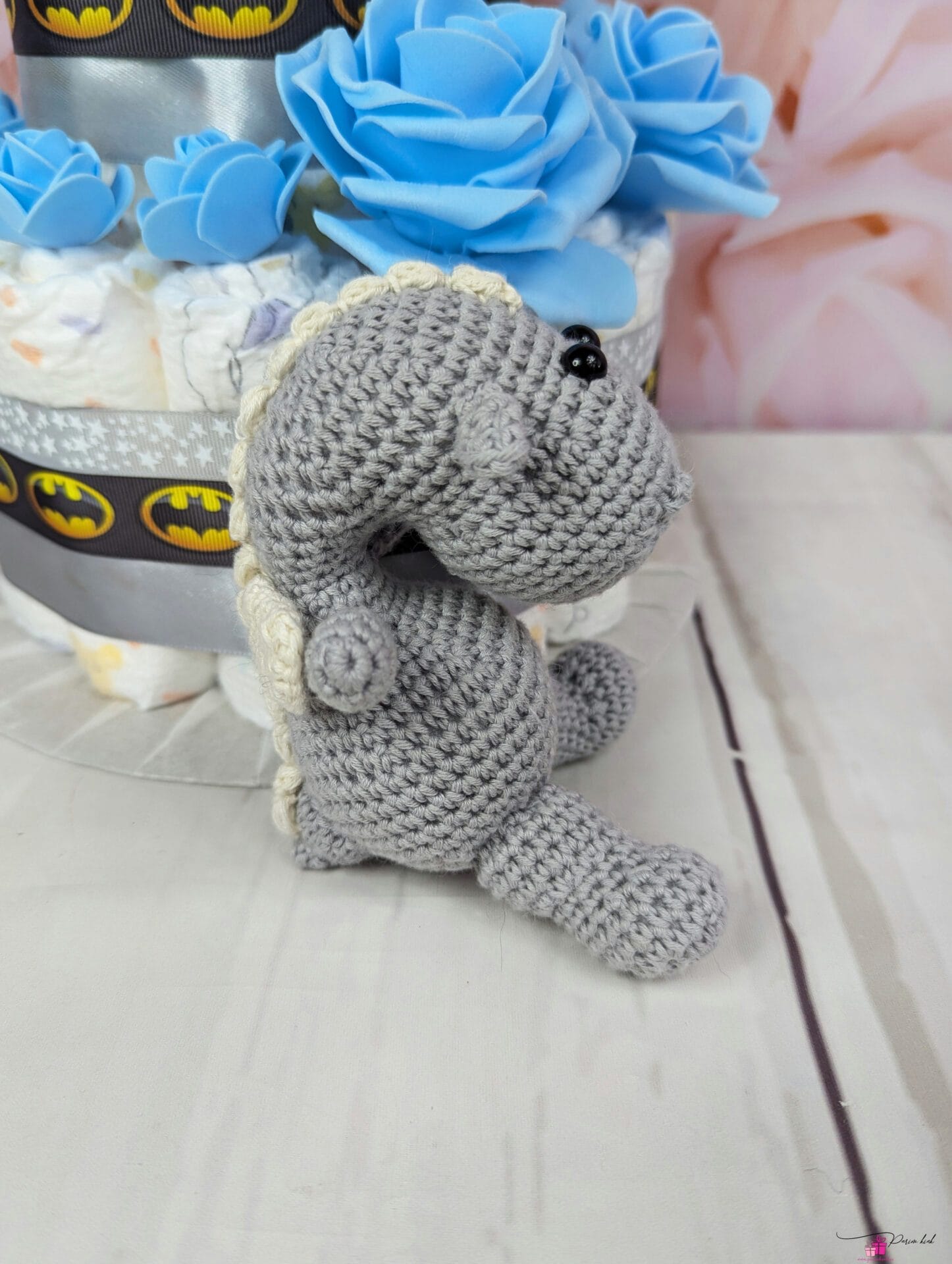 Hall mähkmetort Amigurumi draakoniga