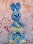 Helesinine mähkmetort amigurumi jänesega 3