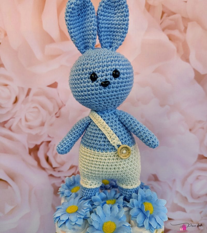 Helesinine mähkmetort amigurumi jänesega 3 Helesinine mähkmetort amigurumi jänesega 3