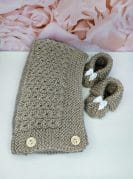 Kootud beebi kampsun ja papud