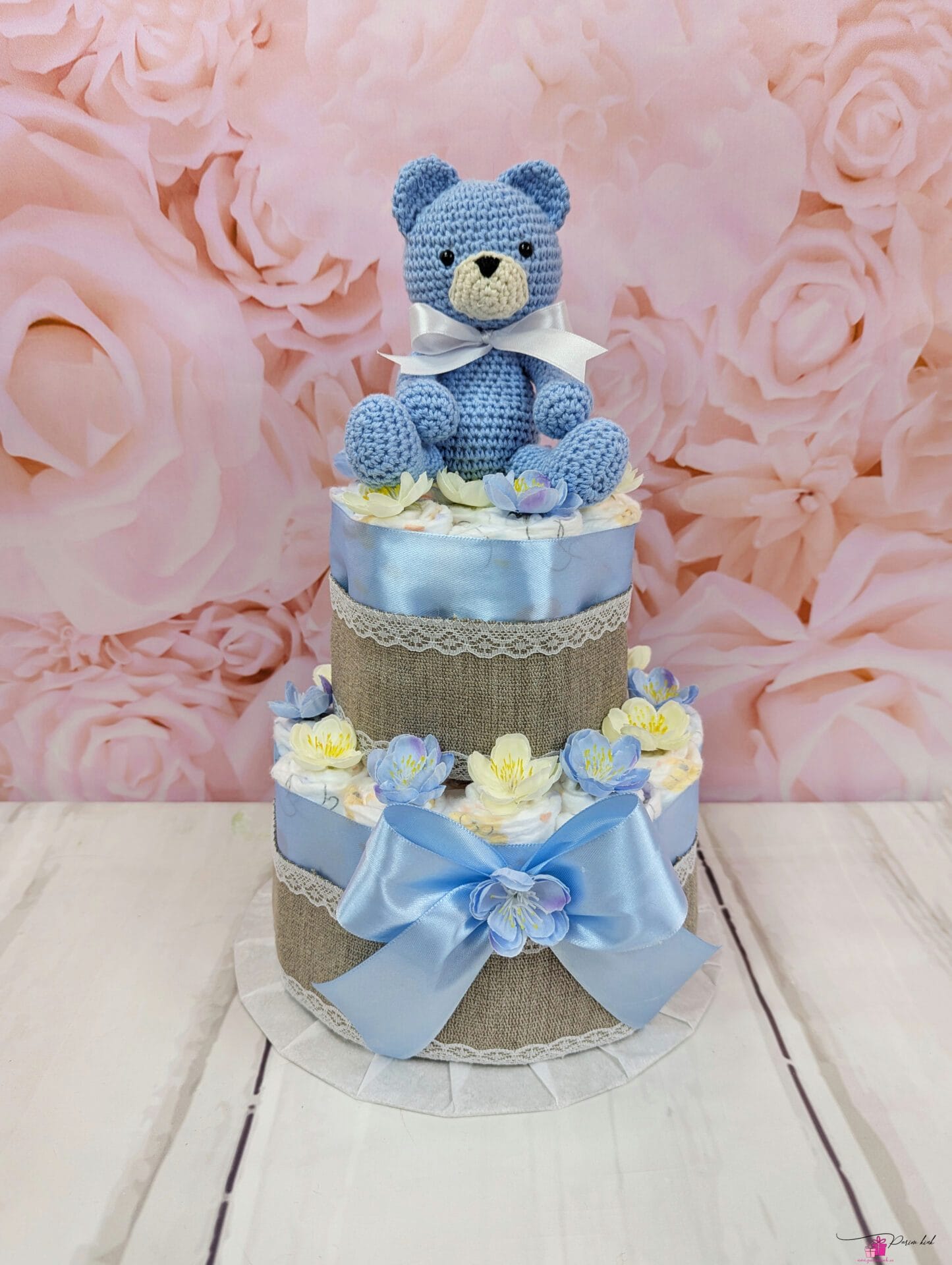 sinine mähkmetort amigurumi karuga