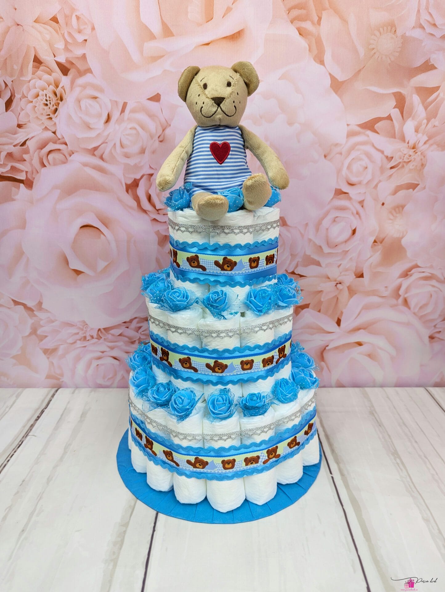 tumesinine mähkmetort karuga