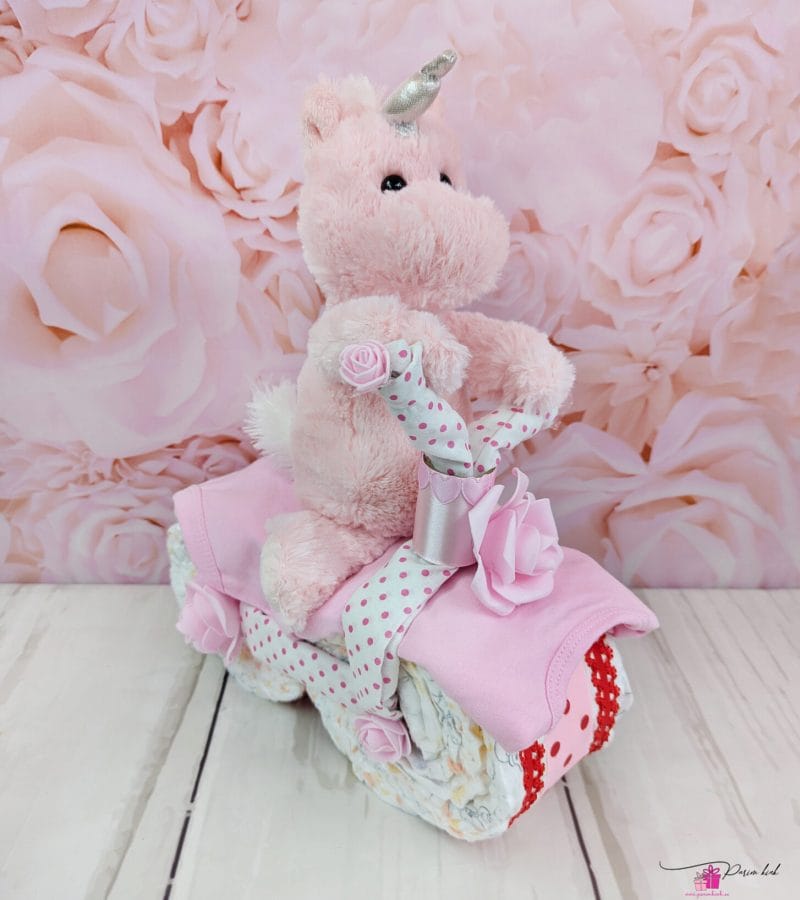 roosa mähkmetort ükssarvega