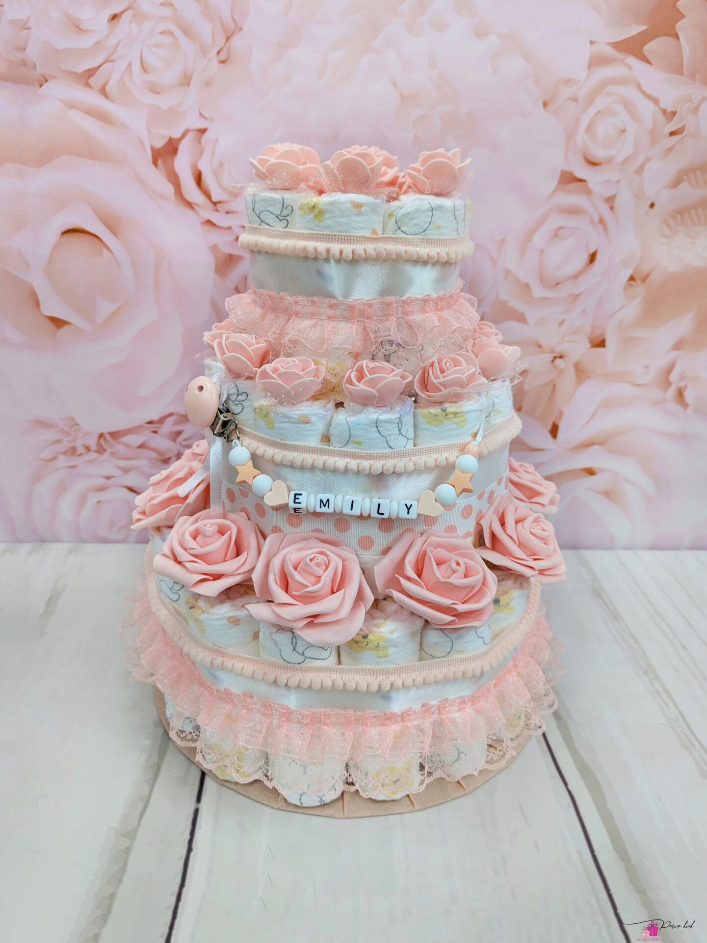 Virsikutooni satsidega mähkmetort lutiketiga