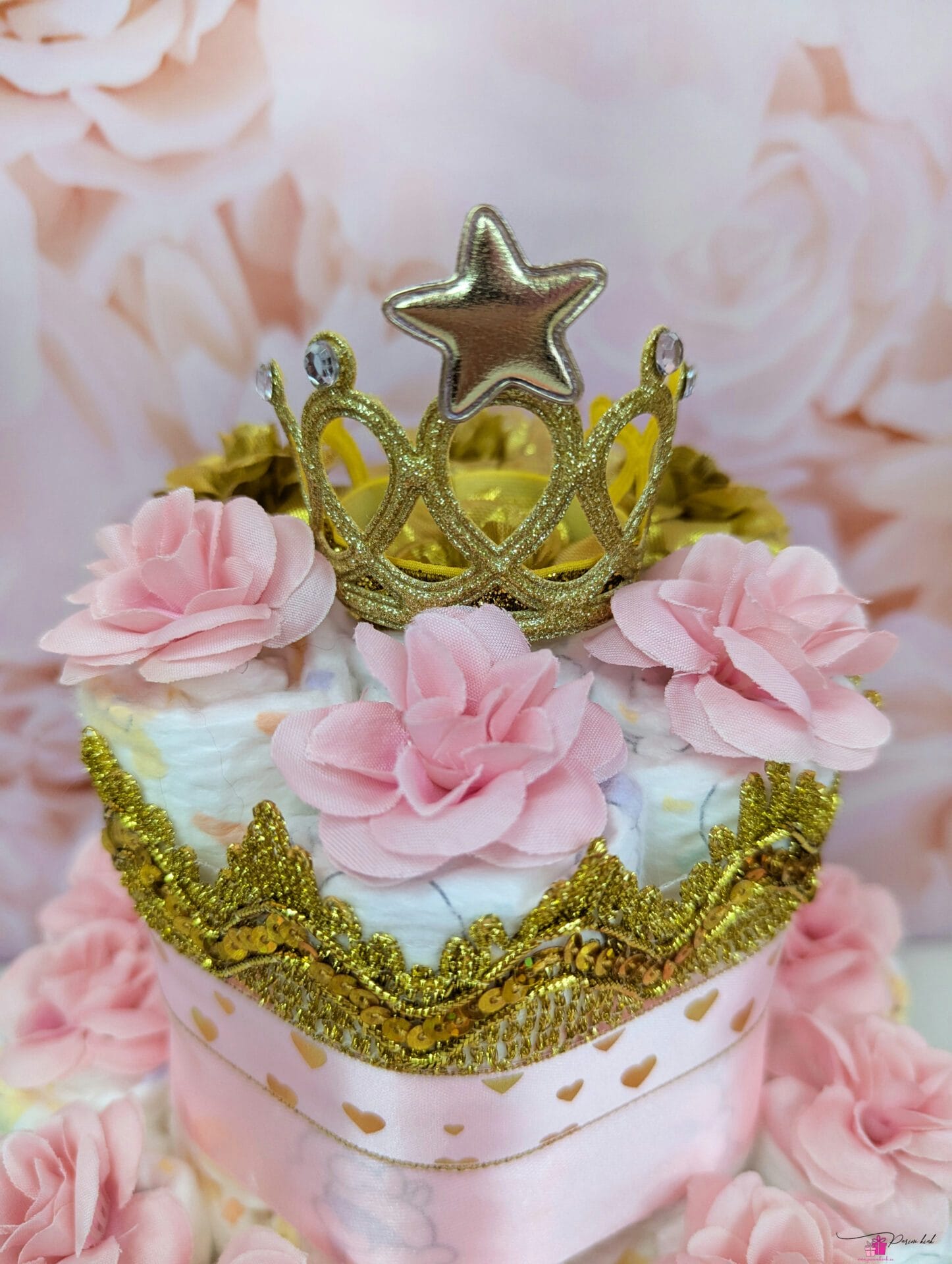 roosa-kuldne mähkmetort krooniga 2
