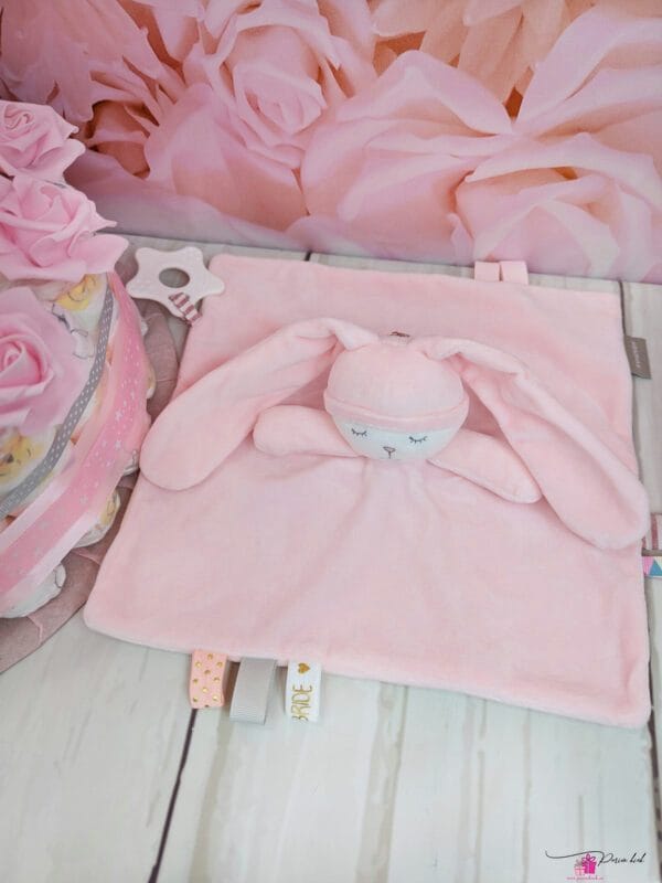 neljakordne heleroosa mähkmetort kaisutekiga