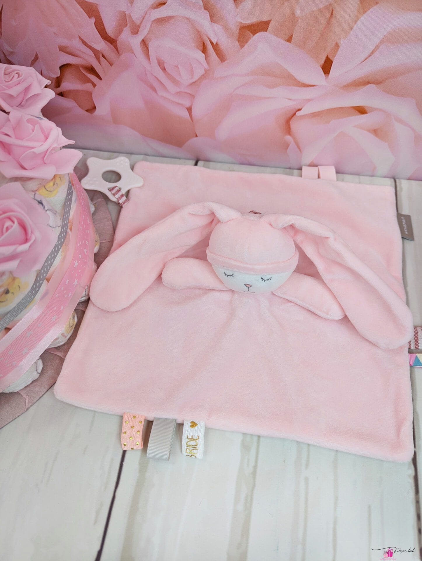 neljakordne heleroosa mähkmetort kaisutekiga