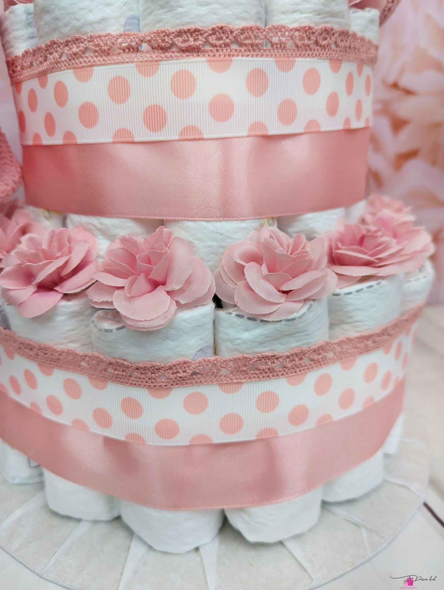 roosa täpiline mähkmetort amigurumi jänkuga 1