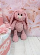roosa täpiline mähkmetort amigurumi jänkuga 3