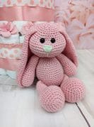 roosa täpiline mähkmetort amigurumi jänkuga6