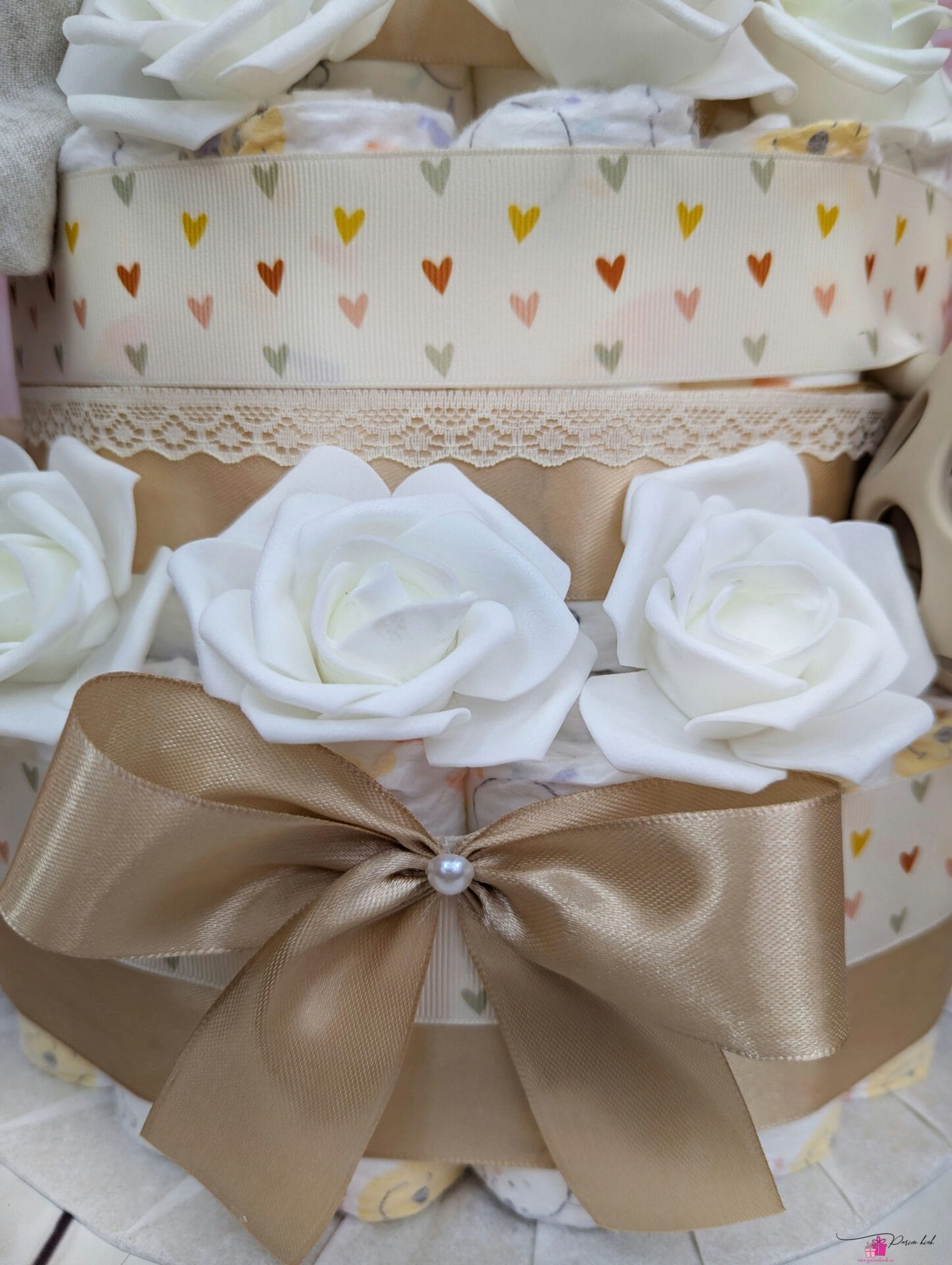 suur neljakordne neutraalne mähkmetort