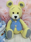 Sinine-kollane mähkmetort amigurumi karuga