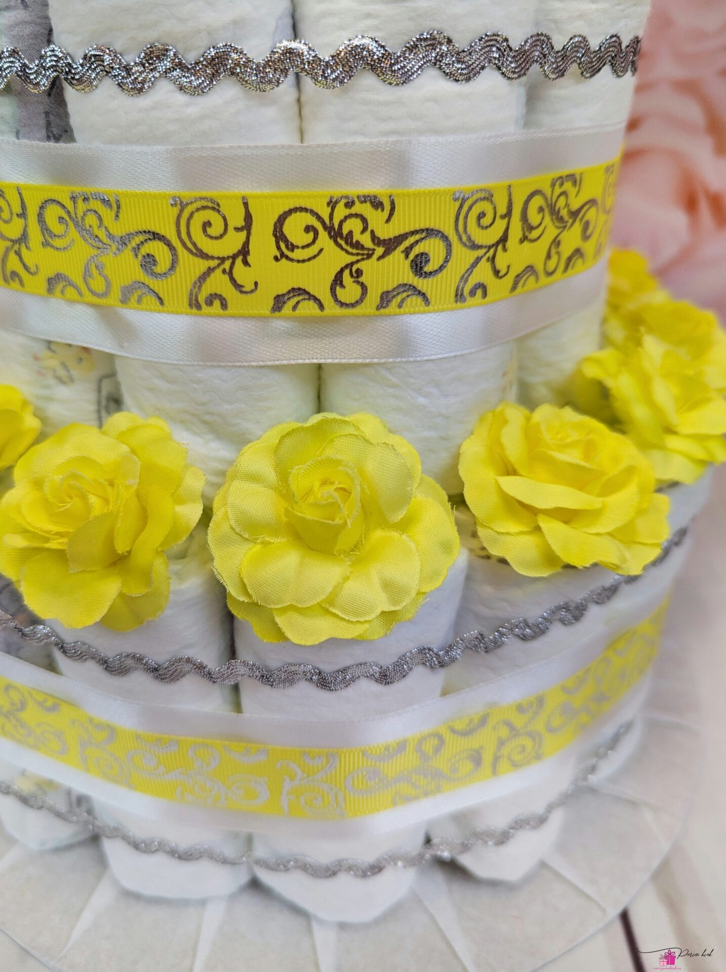 kollane mähkmetort amigurumi jänkuga 2