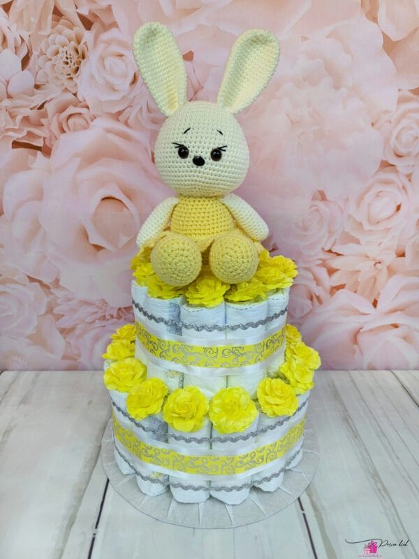 kollane mähkmetort amigurumi jänkuga