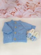 sinine kootud kampsun ja papud