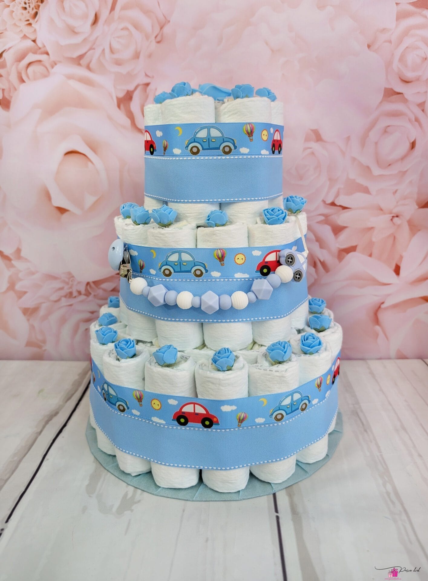 No rohkem poisilik ei saa üks mähkmetort olla! Autoteemaline pael, autoga lutikett – mida enamat veel tahta? Vrõnn-vrõnn, nüüd ruttu uut ilmakodanikku rõõmustam